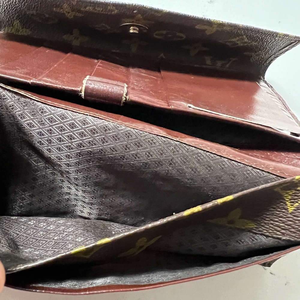 LOUIS VUITTON LV Wallet - Picture 5 of 12